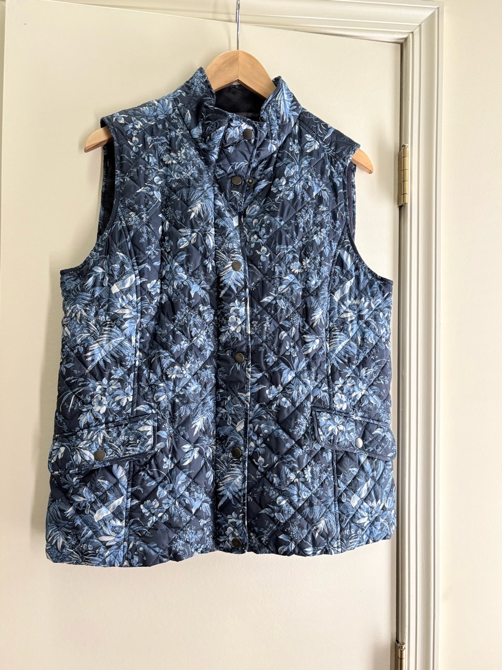 Talbots Quilted Floral Print Sleeveless Vest in Navy Blue